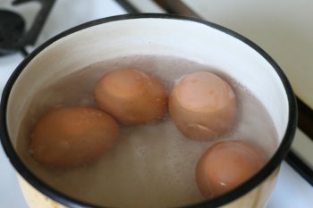 яйца отварить вкрутую