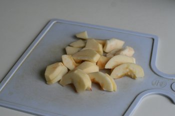 нарезать яблоки брусками