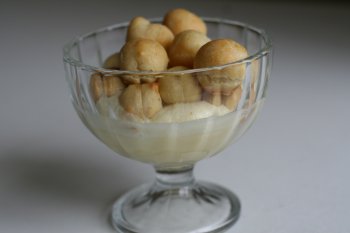 1934. Орешки из заварного теста (профитроли) в ванильном соусе