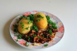 1233. Картофель отварной с луком, грибами или помидорами