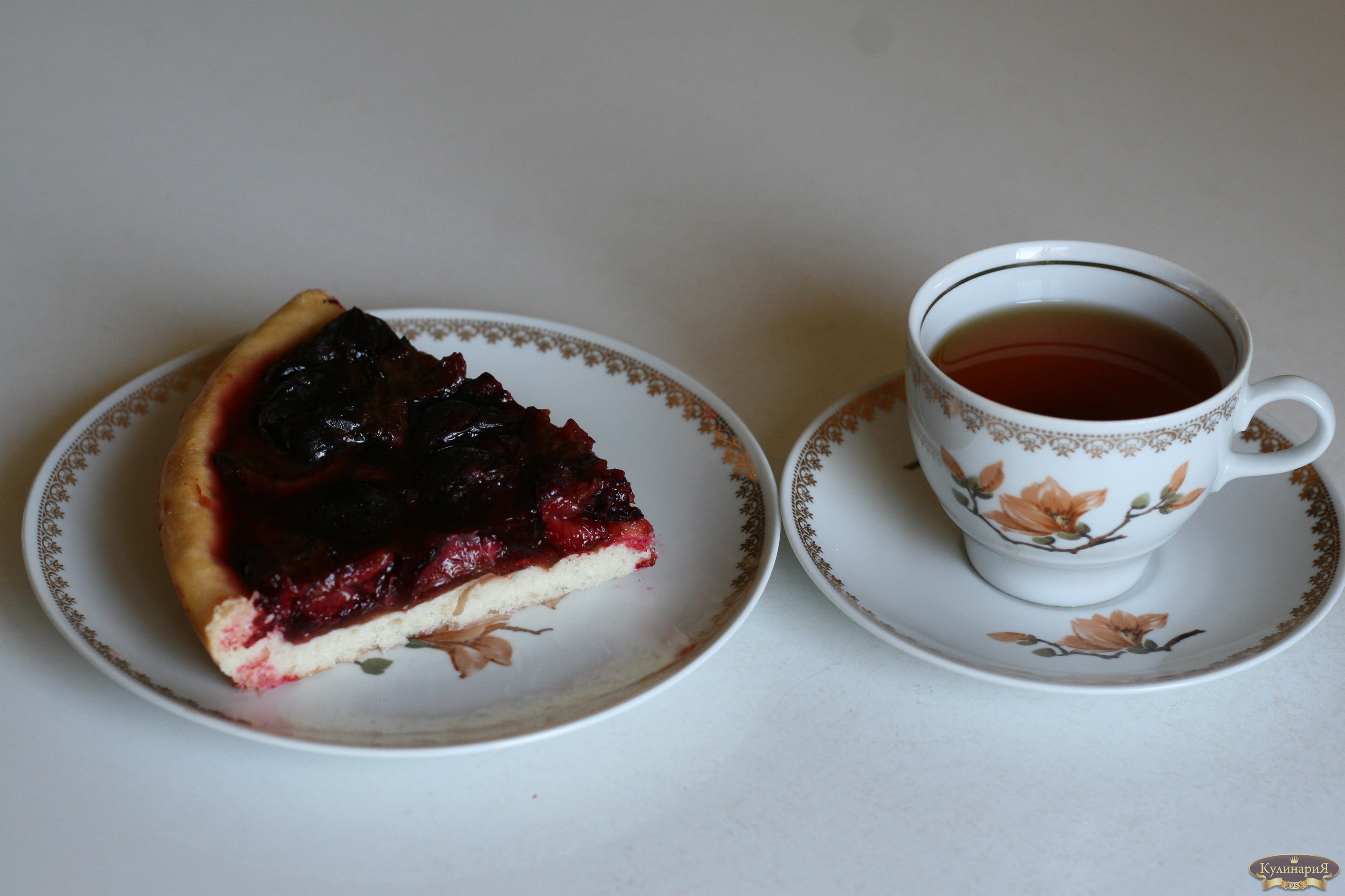 Пирог из кровянки с чаем