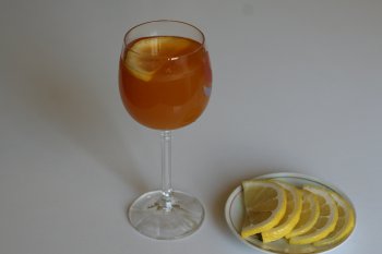 1951. Чай холодный с фруктовым или ягодным соком