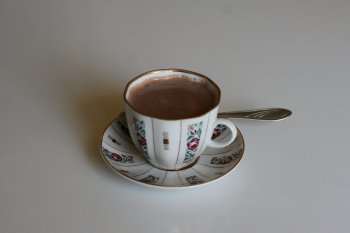 горячее какао разлить по чашкам