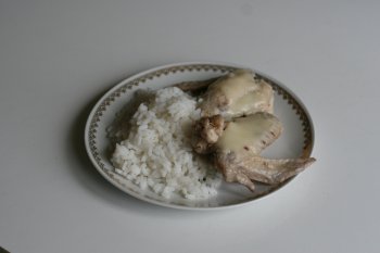 1197. Крылышки домашней птицы в белом соусе с рисом