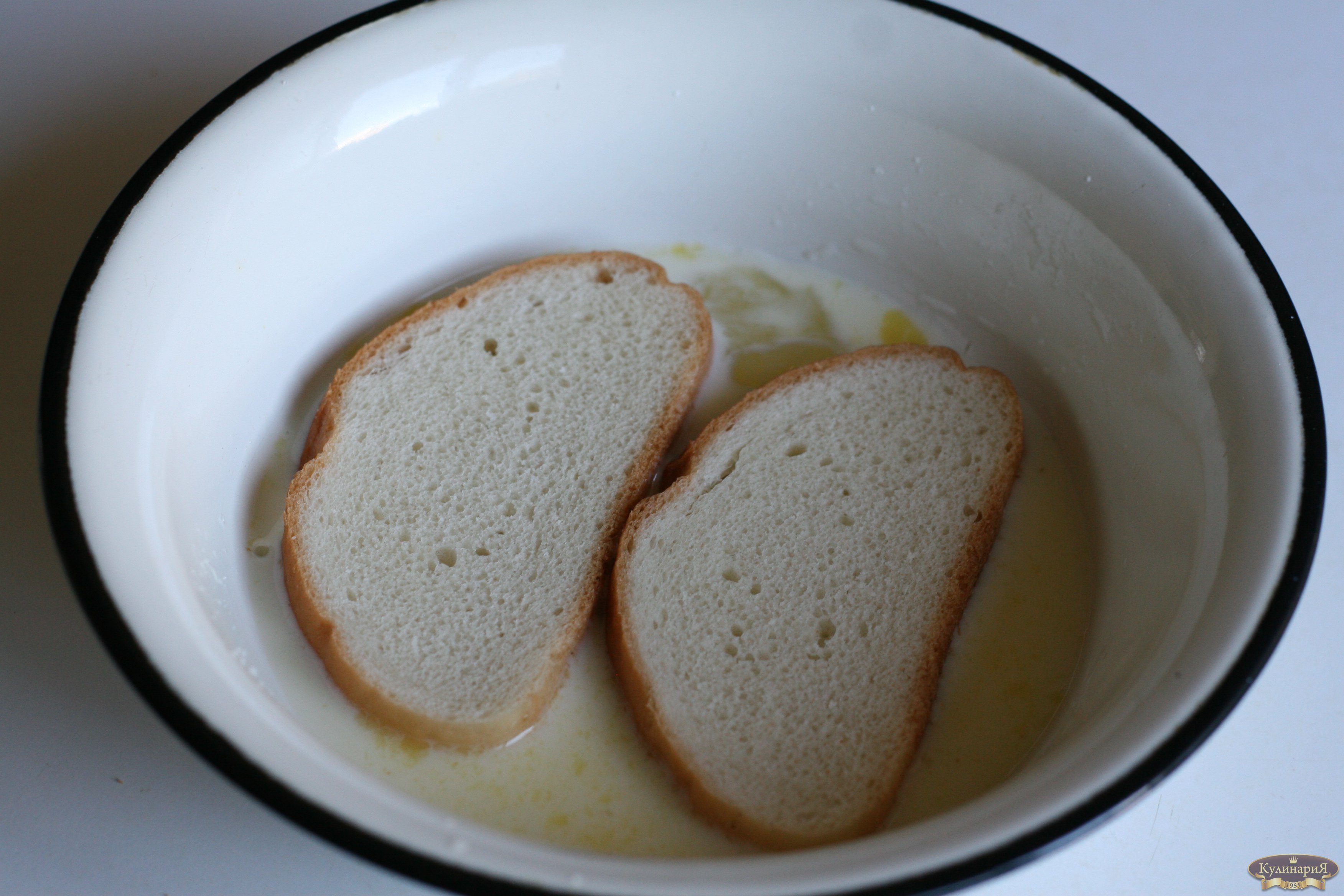 Гренки из белого хлеба со сгущенкой