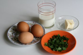 для приготовления кашки подготовить: яйца, молоко, сливочное масло, зелень