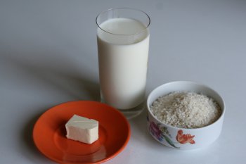 подготовить продукты для рисовой каши: молоко, рис, сливочное масло, соль и сахар