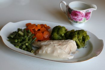 1121. Курица с овощами в белом соусе