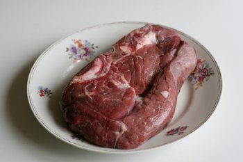 приготовить говяжье мясо, помыть его