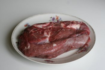 для вкусного борща лучше варить его на мясном бульоне, хорошо получается с говяжьем мясом с косточкой