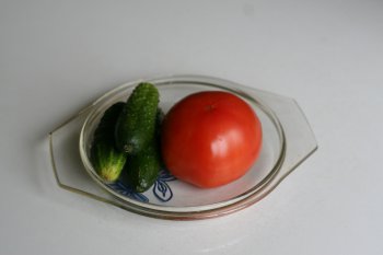 для салата помыть овощи