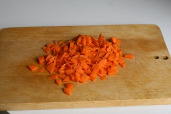 морковь тонко нарезать