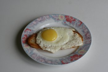 428. Хлеб с жареным яйцом