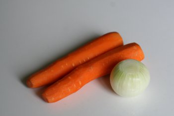 в конце варки в бульон положить морковь и лук