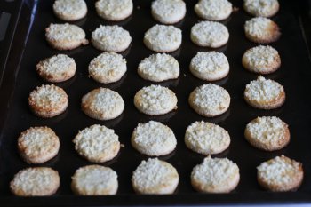 выпекать печенье при температуре 220—230°