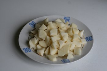 нарезать картофель дольками