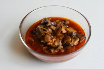 53. Томатный соус с грибами