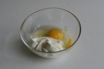 для смазки суфле отдельно приготовить яйцо и сметану