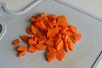 измельчить морковь