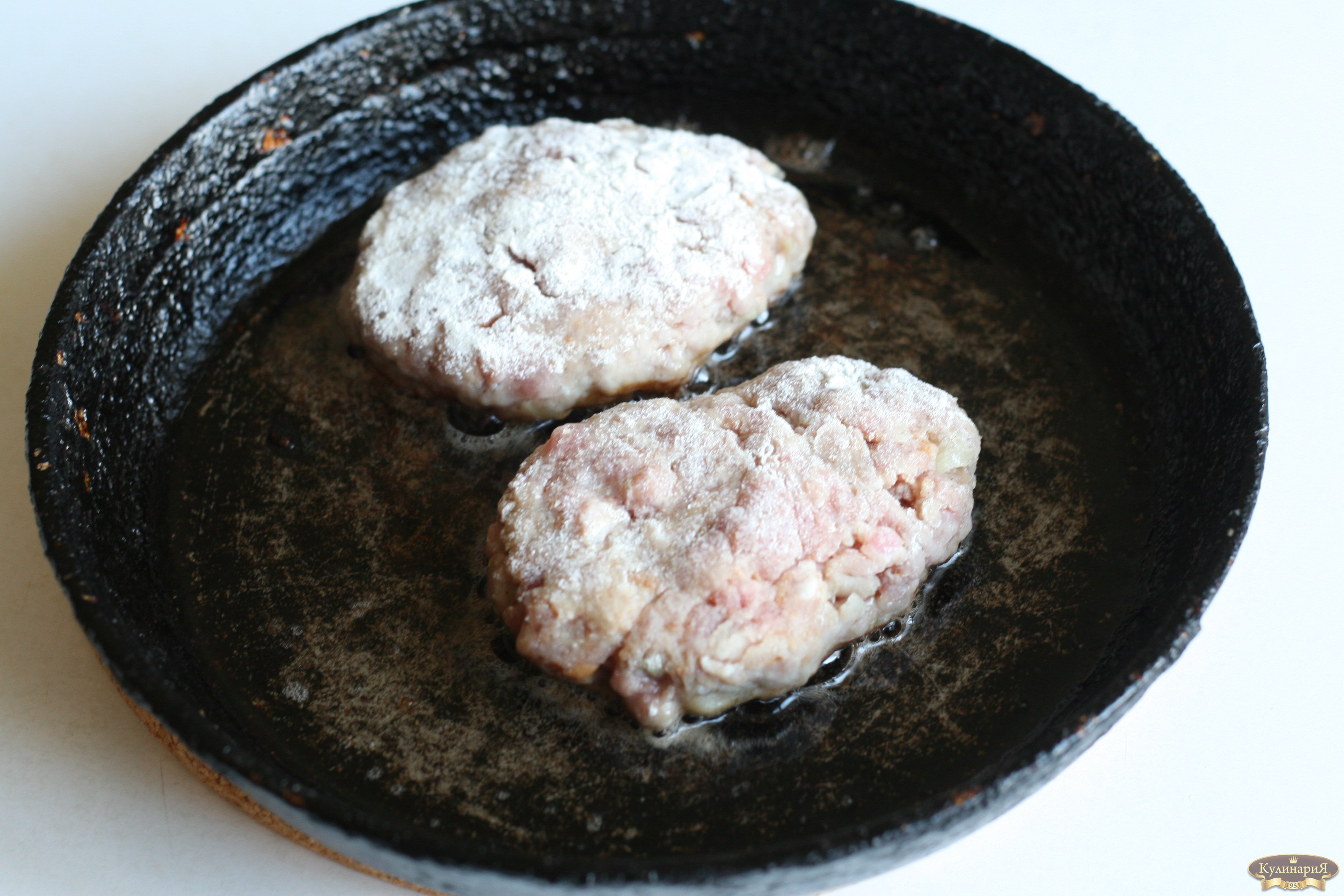 Что можно приготовить из шницеля из свинины на сковороде с фото