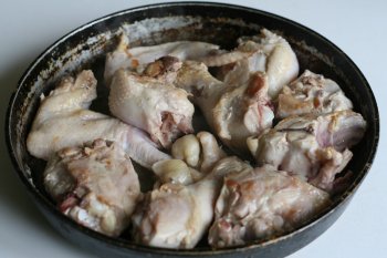 обжарить цыпленка с жиром до готовности