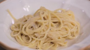 Спагетти с сыром и перцем