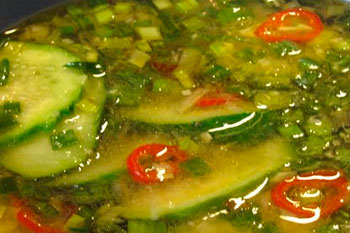 474. Суп из овощей со свежими огурцами