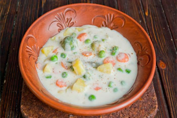 536. Суп молочный с овощами и картофелем