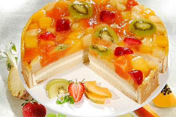 2305. Бисквитное пирожное с фруктами и желе